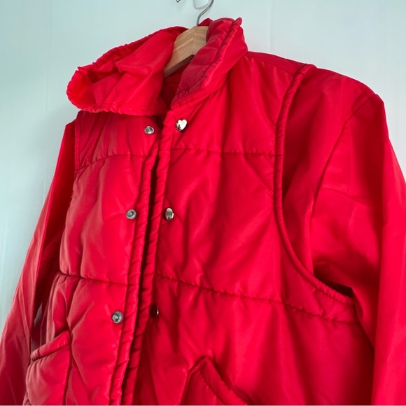 Vintage Red Puffer vest with built in windbreaker that tucks in pocket medium - Picture 3 of 12